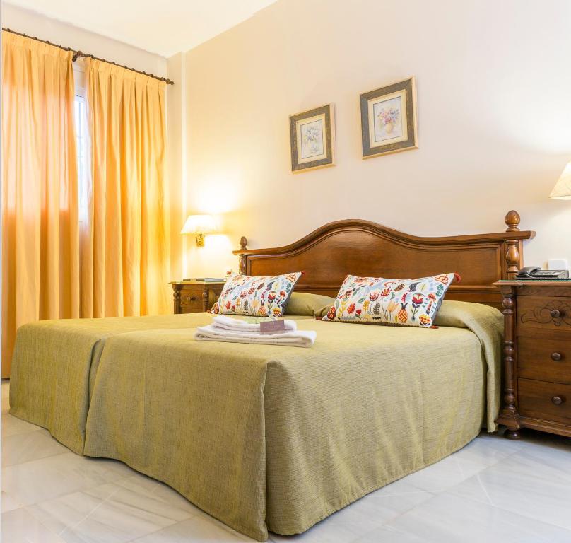 Hotel Gran Avenida Кория-дель-Рио Экстерьер фото