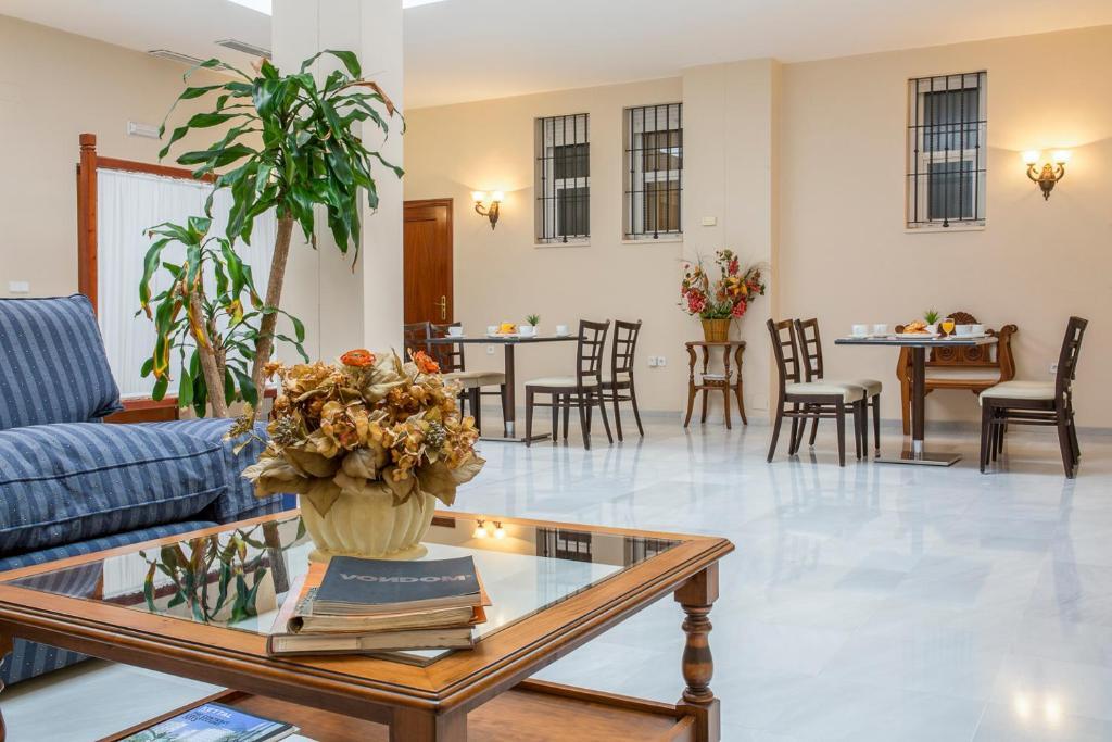 Hotel Gran Avenida Кория-дель-Рио Экстерьер фото